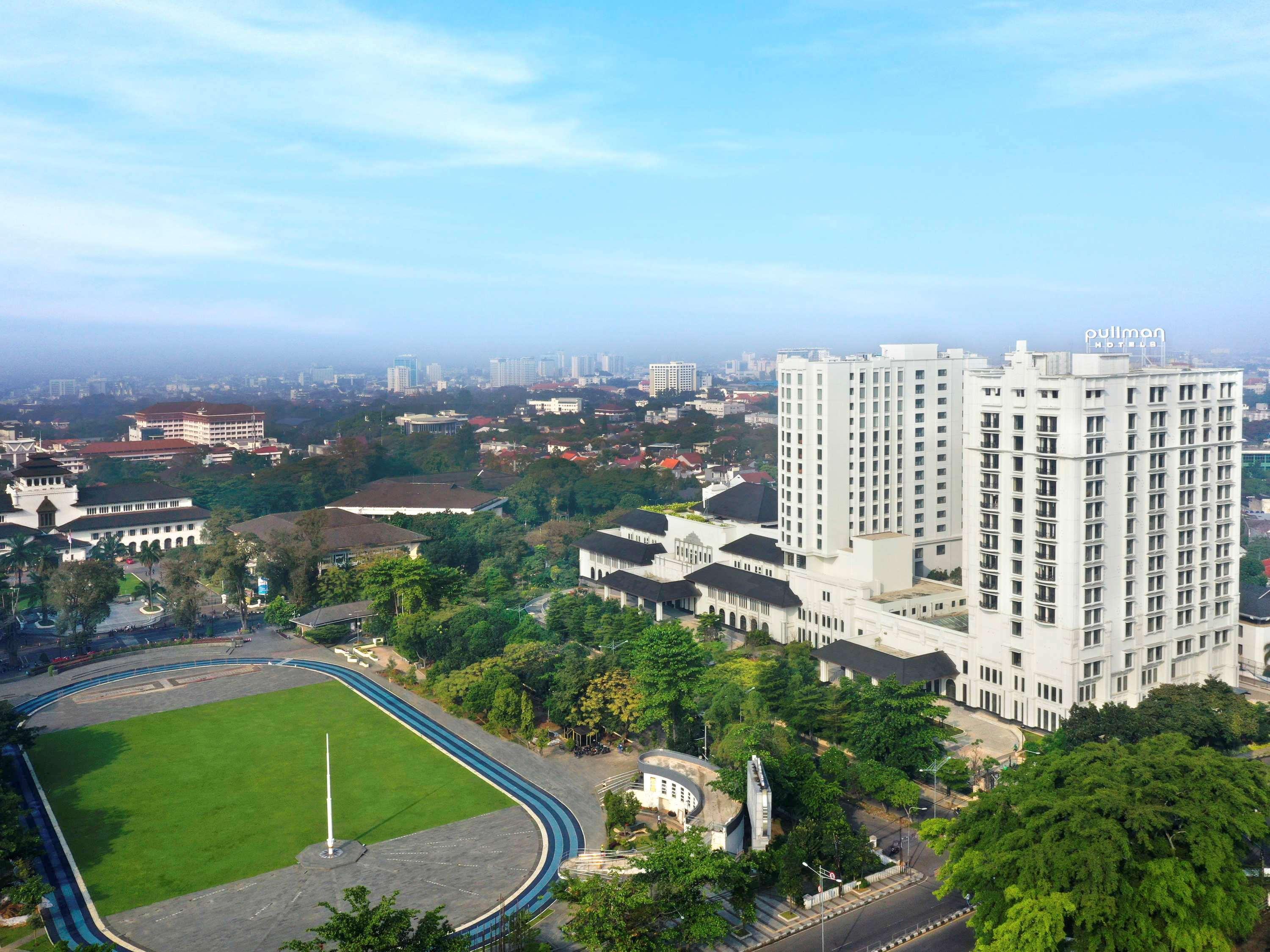 Pullman Bandung Grand Central Exteriör bild