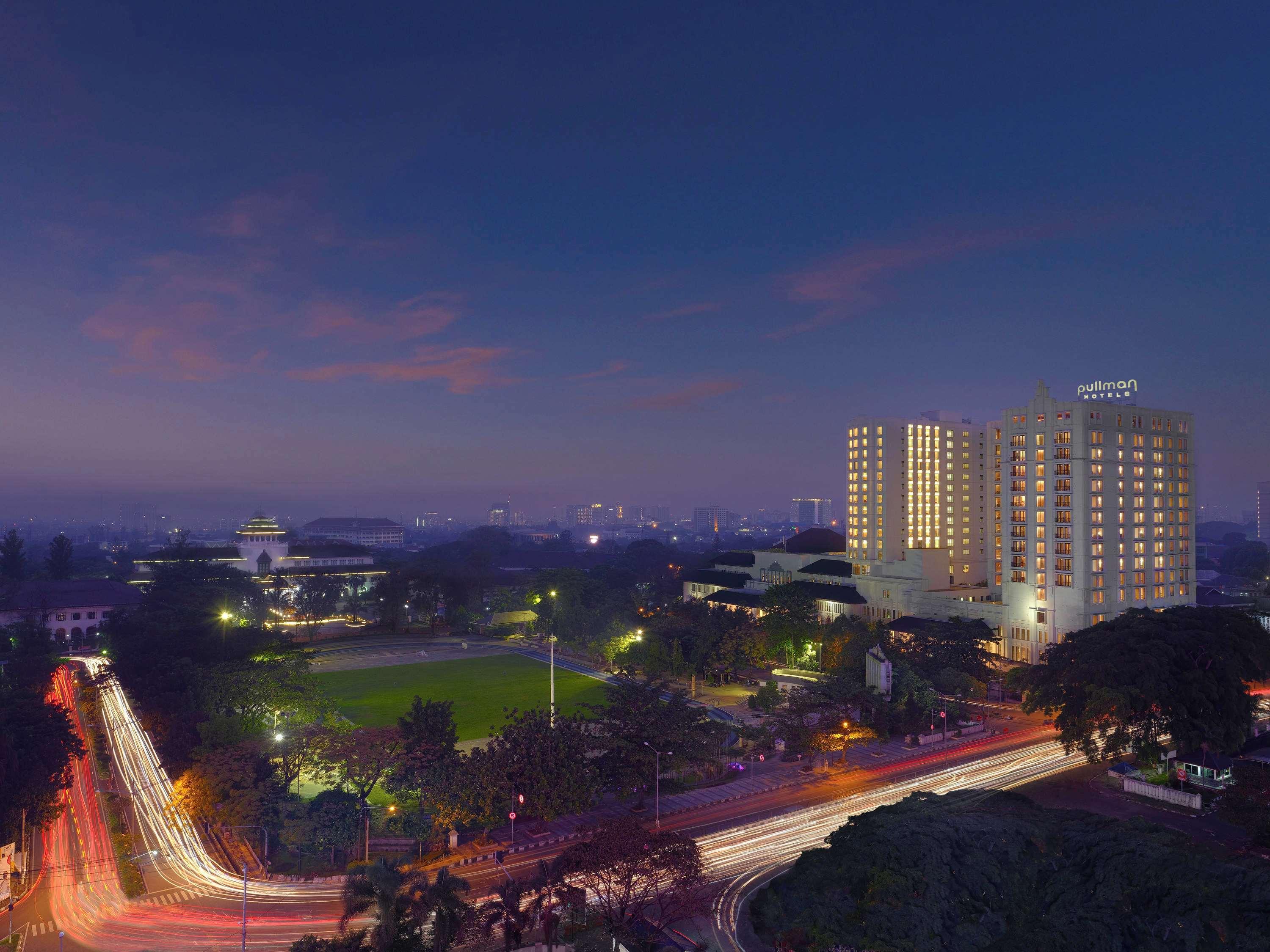 Pullman Bandung Grand Central Exteriör bild
