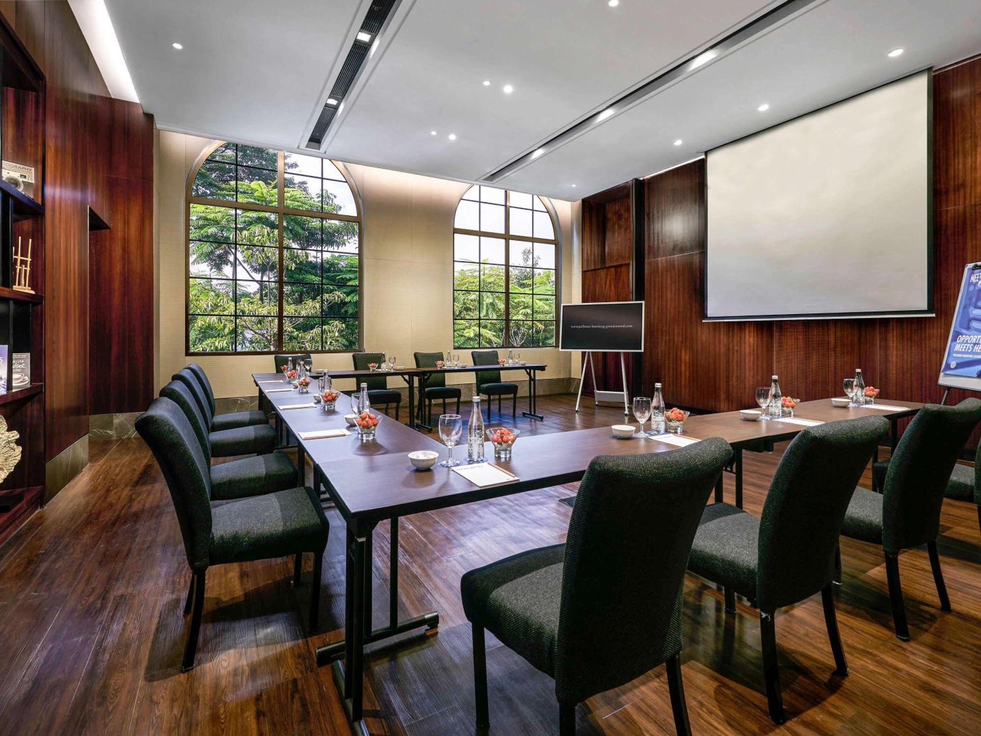 Pullman Bandung Grand Central Exteriör bild